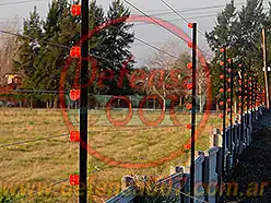 Instalación de cerco eléctrico sobre muro premoldeado. Zona Pilar.