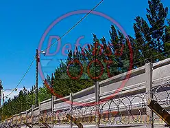 Instalación de cerco eléctrico sobre muro premoldeado. Zona Pilar.