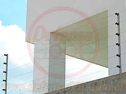 Instalación de cerco eléctrico sobre muro.