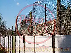 Instalación de cerco eléctrico sobre muro premoldeado. Zona Del Viso.