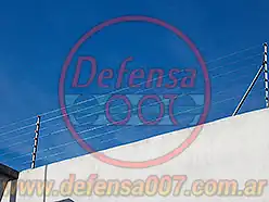Instalación de cerco eléctrico sobre muro. Zona CABA.