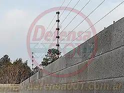 Instalación de cerco eléctrico sobre muro.