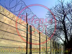 Instalación de concertina helicoidal cruzada de 70 cm sobre muro premoldeado. Zona Pablo Nogués.