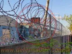 Instalación de concertina helicoidal cruzada de 45 cm en doble capa sobre muro. Zona San Fernando.