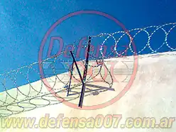 Instalación de concertina plana de 45 cm en dos disposiciones, vertical e inclinada a 45°.