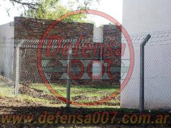 Instalación de concertina plana de 45 cm sobre alambrado olímpico. Zona El Talar.