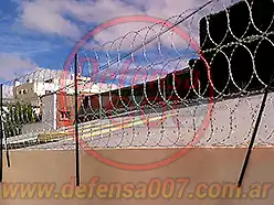 Instalación de concertina plana de 45 cm en doble capa.