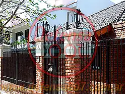 Instalación de concertina plana de 45 cm sobre reja pintada de negro. Zona San Isidro.