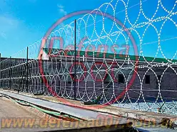 Instalación de concertina plana de 65 cm en triple capa sobre muro. Servicio penitenciario, pcia. de Santa Fe.