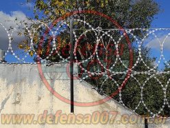 Instalación de concertina plana de 45 cm sobre muro. Zona Wilde.