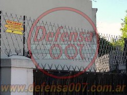 Instalación de concertina romboidal de 50 cm sobre muro. Zona CABA.