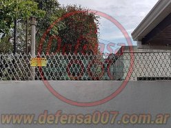 Instalación de concertina romboidal de 50 cm sobre muro. Zona Bella Vista.