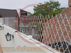 Instalación de concertina romboidal de 50 cm sobre muro. Zona CABA.