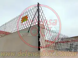 Instalación de concertina romboidal de 50 cm sobre muro. Zona Grand Bourg.