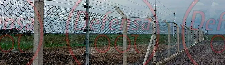 Cerco eléctrico con antifoso.